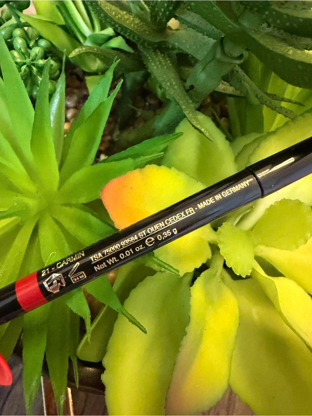 Yves Saint Laurent Dessin des Lèvres Lip Liner 21 Carmin Red - Picture 9 of 11